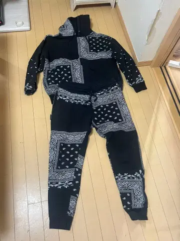 lathc 반다나 패턴 블랙 후드 부착 셋업