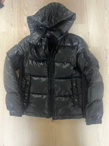 TATRAS 블랙 다운 자켓 S 탈부착 후드