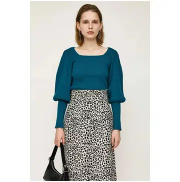 스퀘어넥 퍼프 슬리브 상의 SLY 슬라이 상의 니트