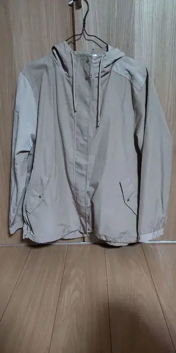 Ikko 후드 부착 베이지 자켓