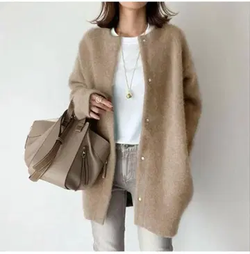 베이지 버튼 달린 가디건 100% 폴리에스테르