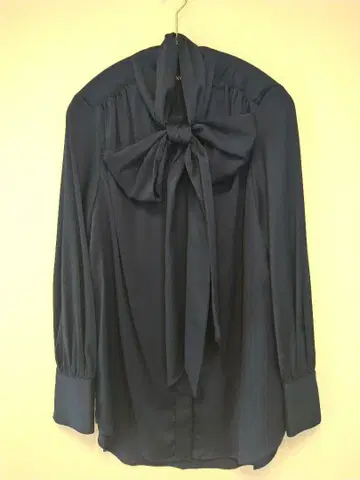 Mfil 네이비 리본 블라우스