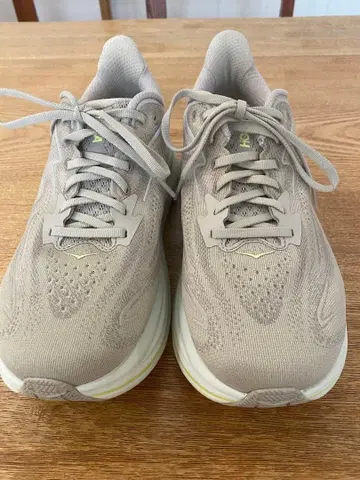 HOKA 클리프톤 10 와이드 베이지