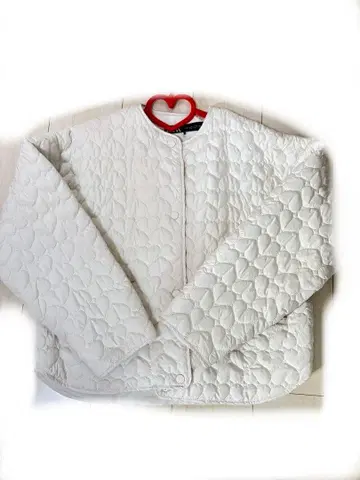 ZARA 화이트 퀼팅 자켓 하트
