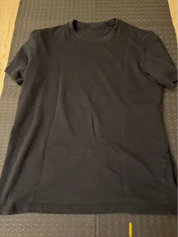 블랙 크루넥 T셔츠