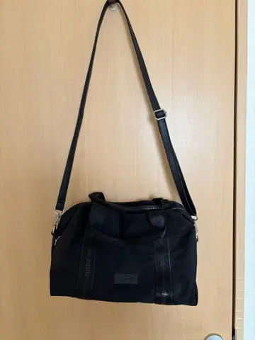 블랙 나일론 숄더백 보스턴백