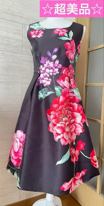 슬리브리스 무릎 기장 원피스 꽃무늬