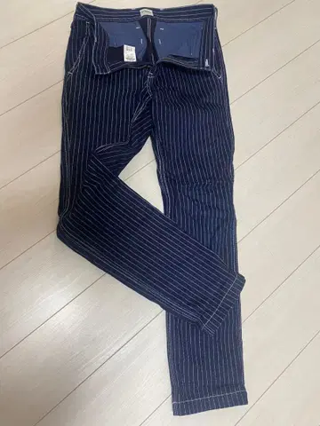 네이비 스트라이프 슬림핏 팬츠 워바쉬 팬츠