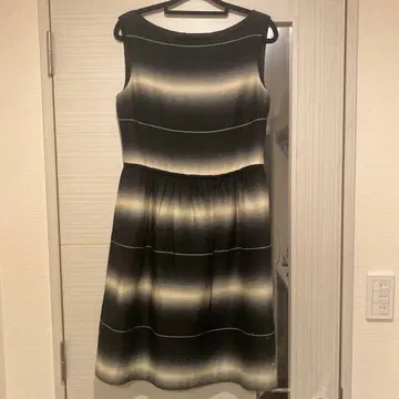 마크제이콥스 그라데이션 원피스 화이트 x 블랙