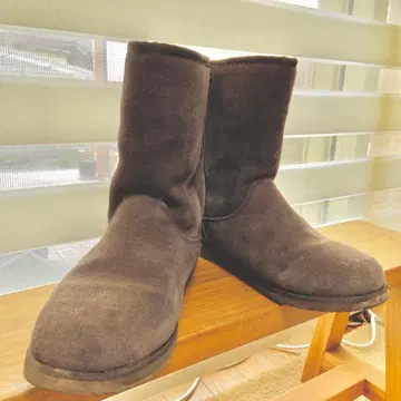 EMU 다크 그레이 어그 부츠