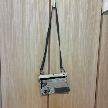 BRUNT 카모플라쥬 숄더백