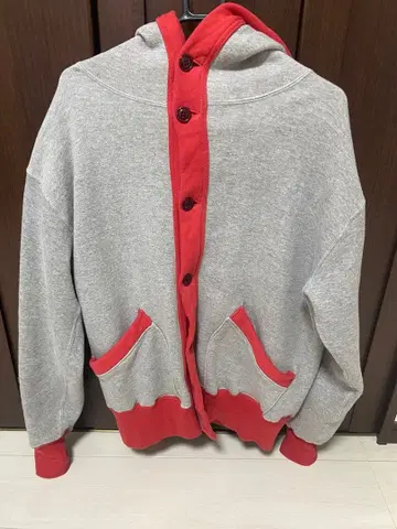 그레이/레드 후드 부착 후드티