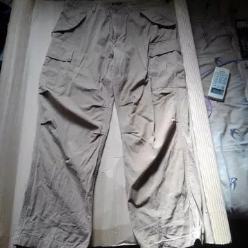 ALPHA INDUSTRIES 베이지 카고 팬츠