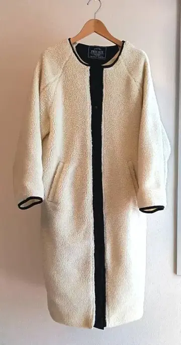 프라이빗 포즈 노카라 보아 롱 코트 화이트 M 사이즈 바이컬러