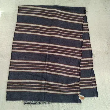 벡 썬더 가드의 스트라이프 디자인 머플러 네이비