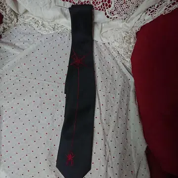 블랙 피스 나우 BPN 거미줄 넥타이