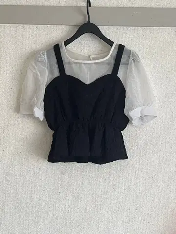 레이스 페플럼 반팔 상의 블랙 화이트