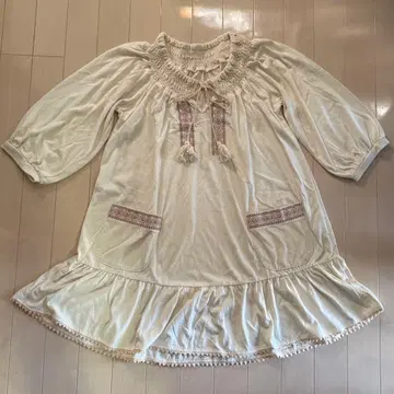 올리브 데 올리브 프릴 장식 튜닉 칠부 소매