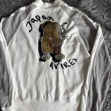 아비렉스 호랑이 자수 화이트 집업 자켓