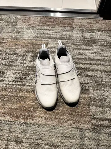 화이트 스트랩 골프화