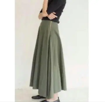 MADISONBLUE 카키 플레어 롱 스커트 00
