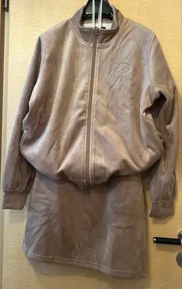 !새상품! 키스 온 더 그린 셋업 L 사이즈