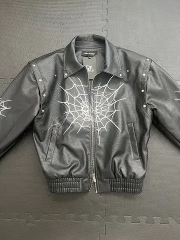 Argue Calture 페이크 가죽 자켓 거미줄 태슬