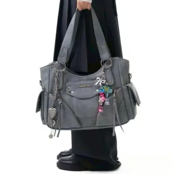 IUGAMAKARAS 그레이