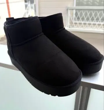 [인터넷 품절] 아줄바이마우지 통굽 문 부츠 블랙