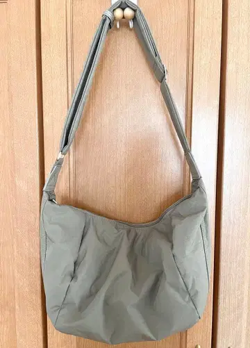 MK 미쉘클랑 숄더백 베이지