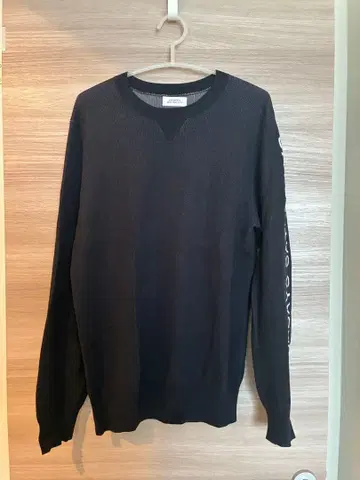 새터데이스 뉴욕 니트 로고