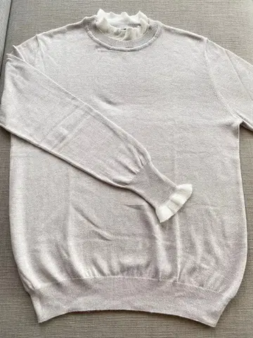 Pale Jute 프릴 니트 스웨터