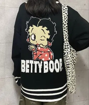 베티 붑 V넥 스웨터