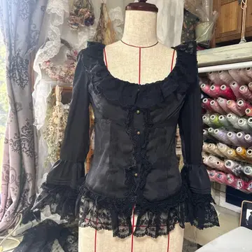 Juliette et Justine 레이스업 블라우스