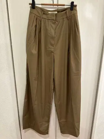 Todayful Lightweight Tuck Trousers 베이지