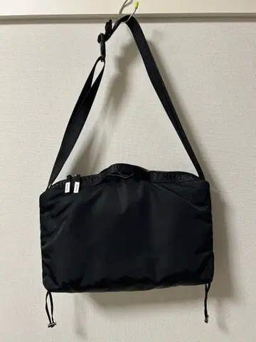 NOMADIS 블랙 숄더백