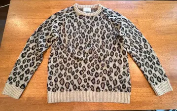 레오파드 무늬 니트 긴팔 어반 리서치