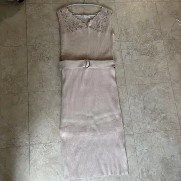 새상품급 MERCURYDUO 자수 슬리브리스 리브 니트 원피스