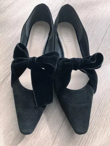 Spick & Span 포인티드 리본 플랫슈즈