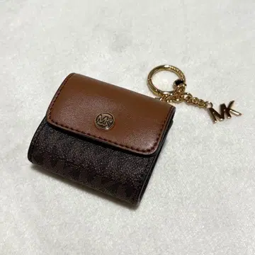 y110114 마이클코어스 AirPods 케이스 소품함 키링