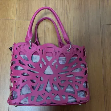 핑크 컷 아웃 토트백