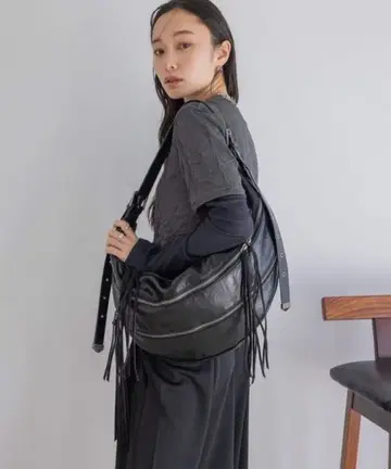 [ JEANASIS ] 프린지 호보 숄더백 (블랙)