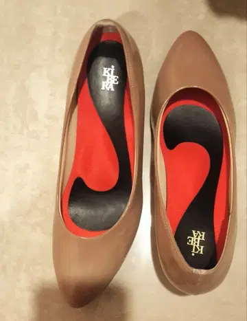 브라운 스틸레토 펌프스