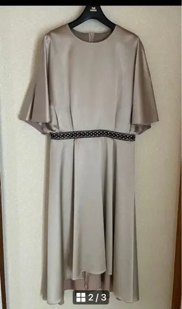 세레모니 드레스와 펌프스 세트