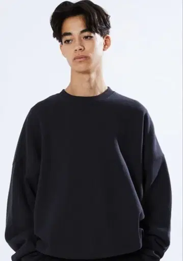 한정판 와이드 실루엣 숏 길이 크루넥 맨투맨 L 사이즈