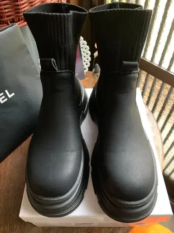 블랙 통굽 니트 삭스 부츠