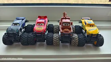 새상품 몬스터 트럭 4세트 (상자 없음)