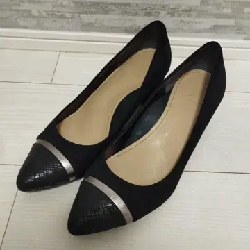 artemis by DIANA 블랙 스웨이드 펌프스 중간 힐