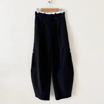 새상품급 UNITEDTOKYO 더블 허리 코쿤 팬츠