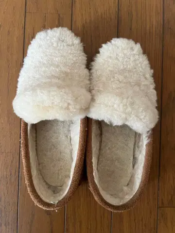 사용 횟수 10회 미만 emu 에뮤 모카신 23